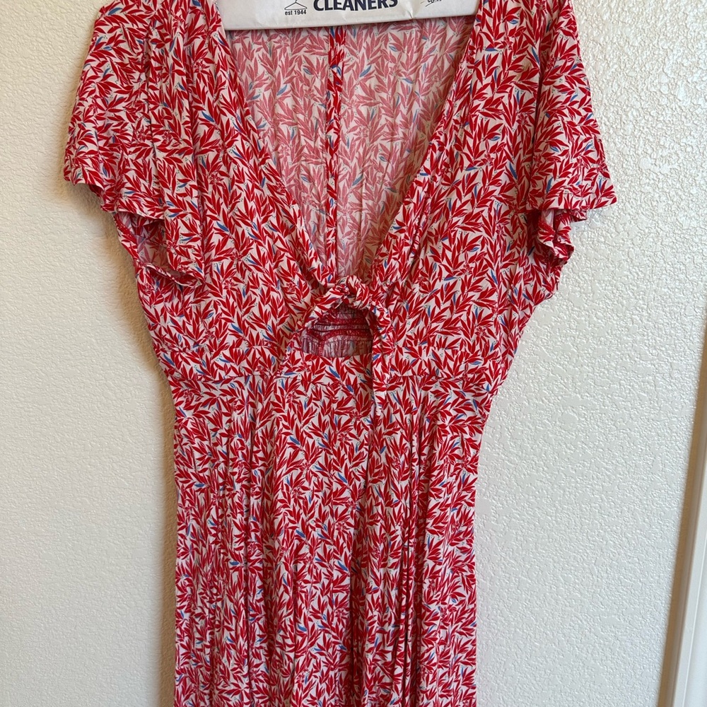 Lulu's Red and White Floral Tie-Front Maxi Dress